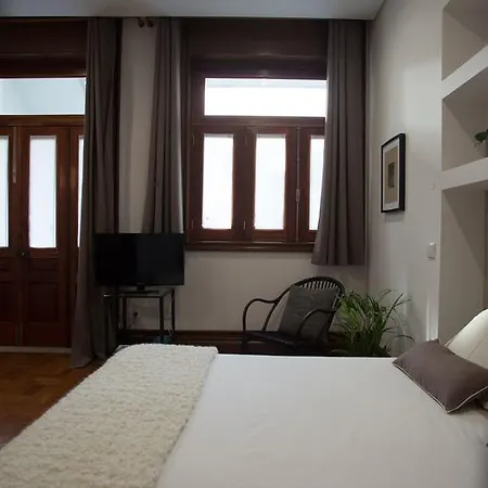 Nidos Accommodation Gaia *